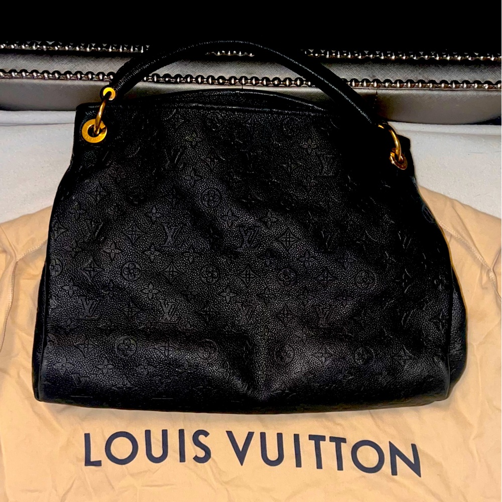 COPY - Louis Vuitton Artsy Empreinte Leather Black w Gold hardware AUTHENTIC ‼️